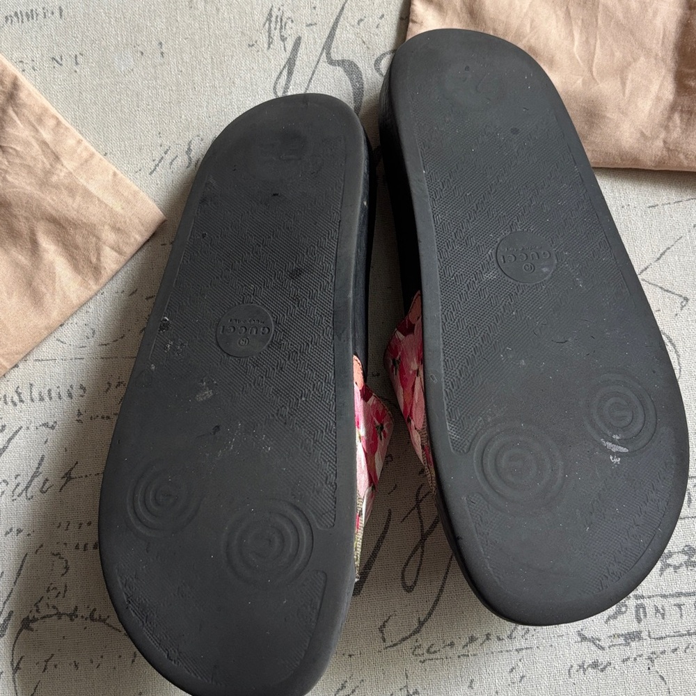 Gucci Blooms Supreme Floral Slide Sandals - Picture 4 of 6